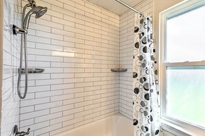 Hair dryer, towels - Waterfront Callaway Bayou Home w/ View & Boat Slip (Panama City)