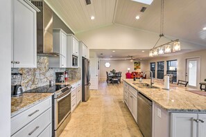 Dishwasher, coffee/tea maker, toaster, blender