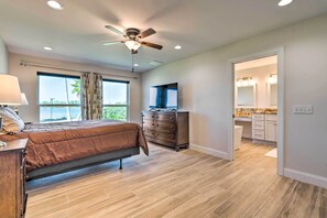 3 habitaciones, escritorio y espacio para trabajar con laptop 