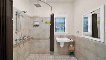 Pancuran mandi, pengering rambut, tuala disediakan