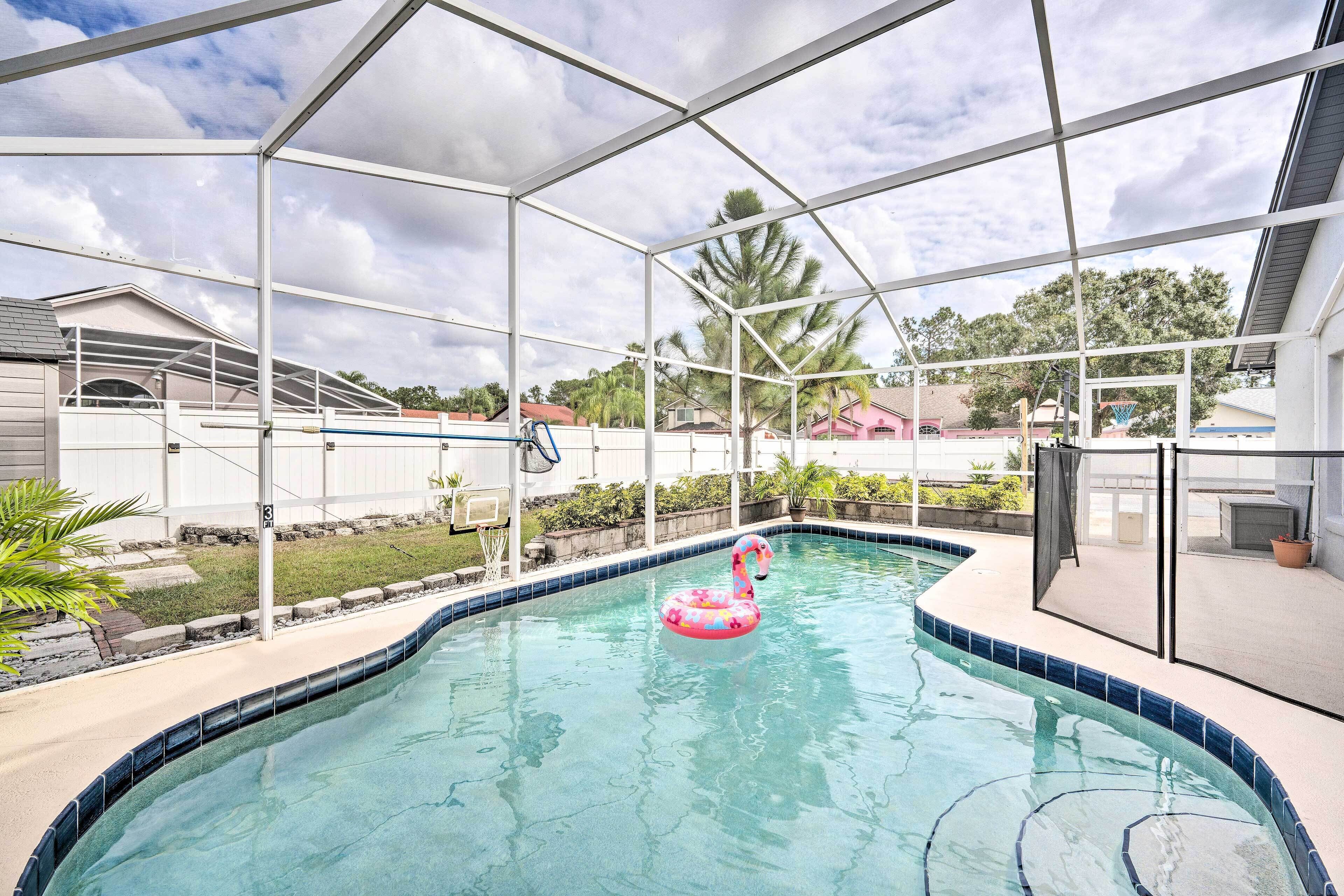 Kissimmee Retreat w/ Private Basketball Court!