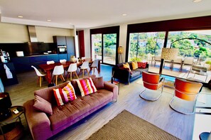 Smart-TV, Videospiele, Tischtennisplatte