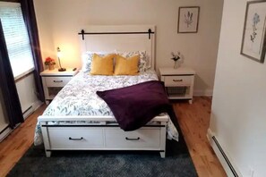 2 bedrooms, desk, iron/ironing board, free WiFi - Contemporary, Warm & Cozy mins to Saratoga (Ballston Spa)