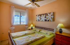 2 bedrooms, iron/ironing board, free WiFi, bed sheets