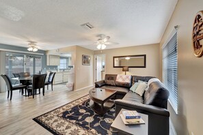 Smart TV, libri, videoteca