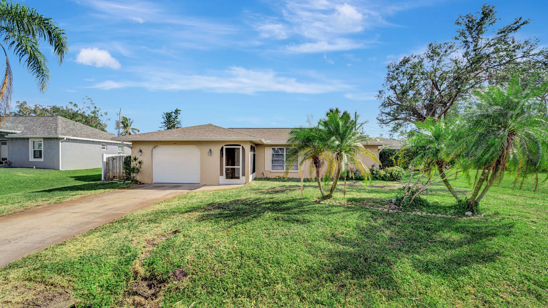 Cozy Coastal Cabana - 10 Minutes to beach and heated pool