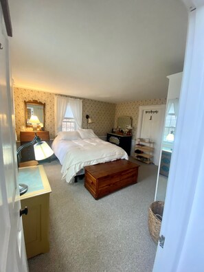 4 bedrooms, iron/ironing board, free WiFi