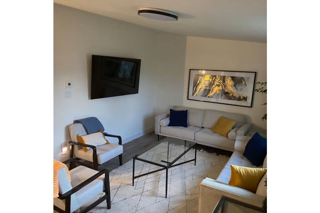 Fully renovated home - 10 minutes from Downtown