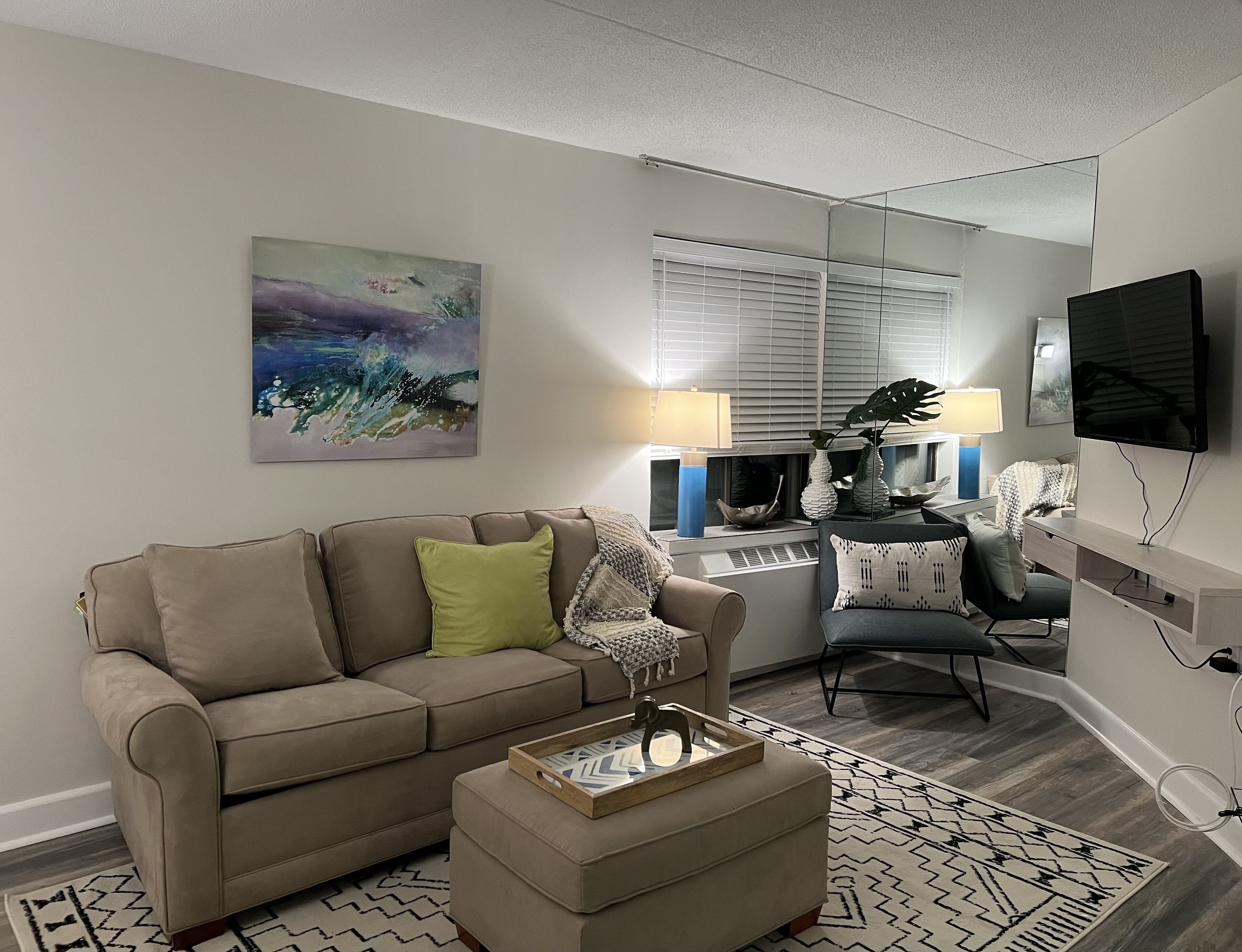 Clean 1BD Apt with 10 min walk to downtown Stamford