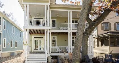 Sweet Retreat is perfect for gathering with family and friends-close to beach
