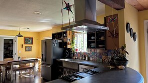 Fridge, microwave, oven, stovetop - Creative & Colorful home with pizza oven. 2 miles to beach! SLO nearby too. (Arroyo Grande)