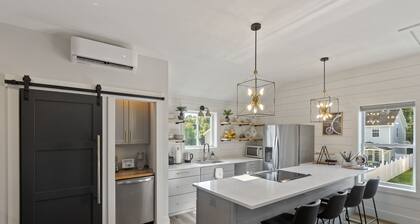 NEW!!! Modern cottage and perfect location!