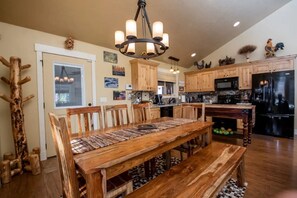 Dining - The Runway Chalet (Duck Creek Village)