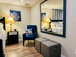 3 bedrooms, in-room safe, desk, iron/ironing board - Port Richey Vacation Getaway, Family / Pet-Friendly, Near Beaches and Tampa Bay (Port Richey)