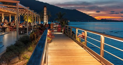 Cook's Bay Hotel and Suites