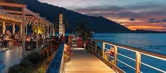 Cook's Bay Hotel and Suites