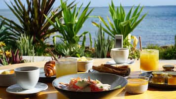 Desayuno continental diario (XPF 2500 por persona)