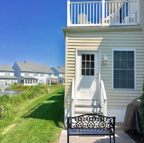 SERENITY NOW! Beach, Pools & Tennis!