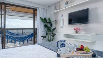 Bureau, fer et planche Ă repasser, Wi-Fi gratuit, draps fournis