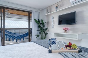 Desk, iron/ironing board, free WiFi, bed sheets - High Standard Apartment Ponta Verde Maceió (Maceió)