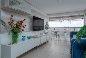 Smart TV, books - High Standard Apartment Ponta Verde Maceió (Maceió)