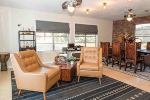 Interior - Comfy 3 Bedroom House with Modern Amenities (College Station)