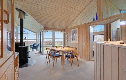 Beautiful home in Thyholm with WiFi