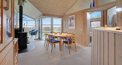 Beautiful home in Thyholm with WiFi