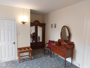Premium-Doppelzimmer | Bügeleisen/Bügelbrett, Bettwäsche