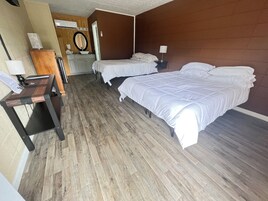 Economy Double or Twin Room | Iron/ironing board, free WiFi, bed sheets