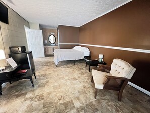 Kamar Single Basic | Setrika/meja setrika, Wi-Fi gratis, dan seprai linen