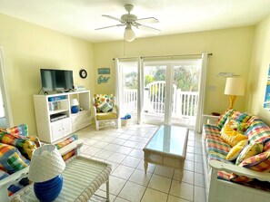 Smart TV, chimenea, reproductor de DVD y futbolito