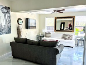 Smart TV - Magnolia House Miami - Heated Pool with Water Slide, BBQ & Gazebo (Miami)