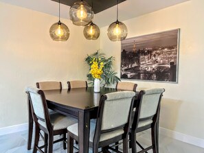 Dining - Magnolia House Miami - Heated Pool with Water Slide, BBQ & Gazebo (Miami)