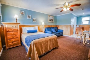 Kombinert dusj/badekar, hårføner, håndklær og såpe