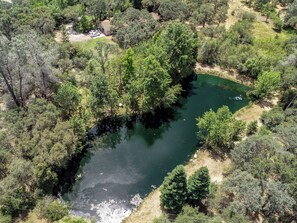 Aerial view - Charming 4-bedroom house with WiFi and AC in Granite Bay with Lake on 10 acres (Granite Bay)