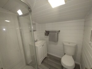 Dusche, Handtücher, Seife, Toilettenpapier