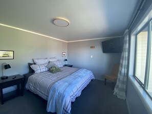 1 habitación, tabla de planchar con plancha, wifi gratis y ropa de cama