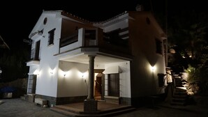 A two-story building with a balcony and a covered outdoor area. - Rural House The Promise (Malaga)
