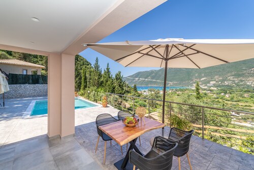 Gyri Villa, overlooking Vassiliki bay
