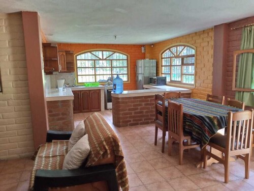 Perfect family house w/giant fruit garden and hammock space