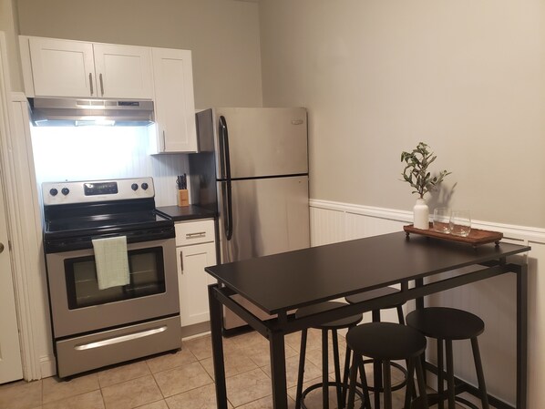 Fridge, microwave, oven, stovetop - The Walk-Up Flat at Silver Lake New Top FL Apt (Providence)