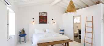 House in Tavira, central and modern, w/ swimming pool!