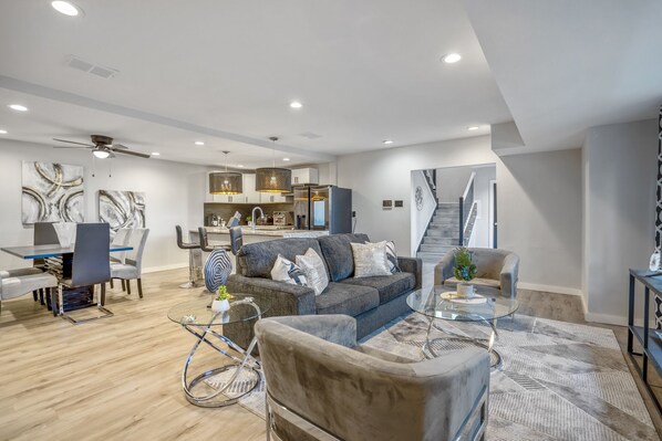 Living area - The MoreHaven | Luxury Vista | Sleeps up to 24 (Houston)