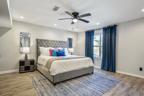 9 bedrooms, WiFi - The MoreHaven | Luxury Vista | Sleeps up to 24 (Houston)