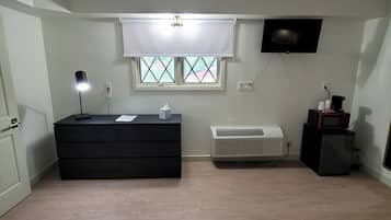Standard Room, 1 Queen Bed, Non Smoking