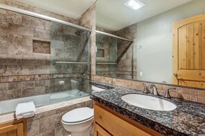 Combined shower/bathtub, hair dryer, towels