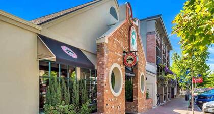 Rustic Pet-Friendly Second Floor Condo