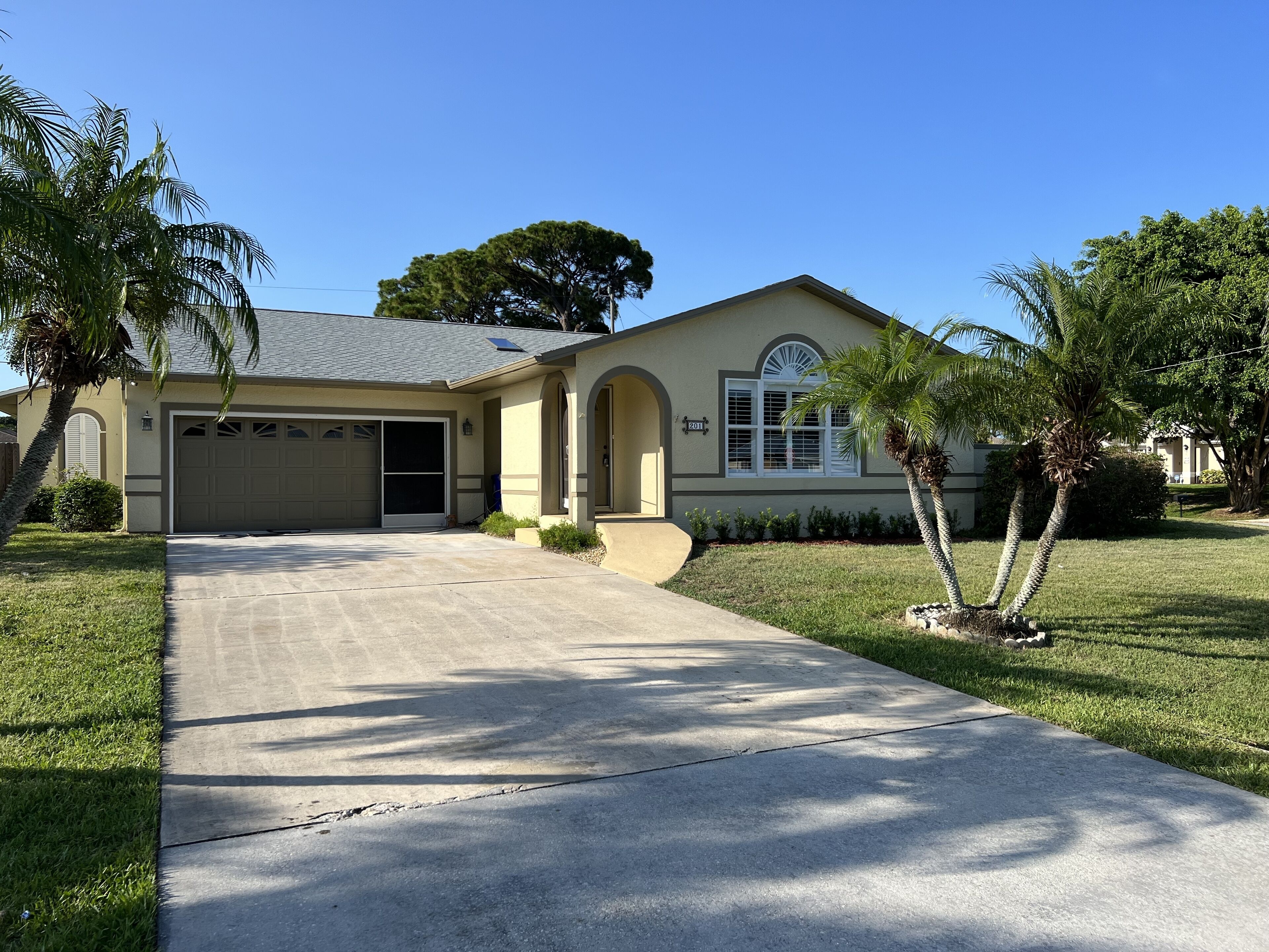 “The Hideaway” 4 beds 2.5 bath with Heated Pool! in Sebastian, United States