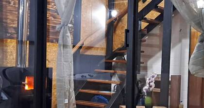 Glamping cabin, in nature and surrounded by the outdoors with Jacuzzi